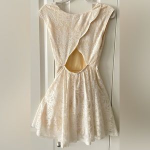 dELiA*s white lace dress